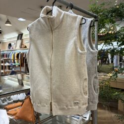 Kepani ケパニ　ラフィ裏起毛　ジップアップ　スタンドネック　ベスト　 Pinnacle Park　size 1/2　COL オートミール / ライトグレー