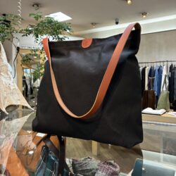 IL BISONTE イルビゾンテ 　キャンバスショルダーバッグ【54252309124】　(COLブラック*赤茶 ）