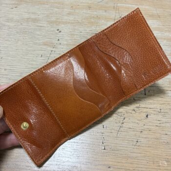IL BISONTE イルビゾンテ 　EPOCAレザー 2つ折り財布【54252312541】　(COL MARRONE MEHARI ブラウン） - 画像 (4)