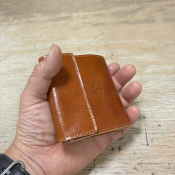IL BISONTE イルビゾンテ 　EPOCAレザー 2つ折り財布【54252312541】　(COL MARRONE MEHARI ブラウン） - 画像 (7)