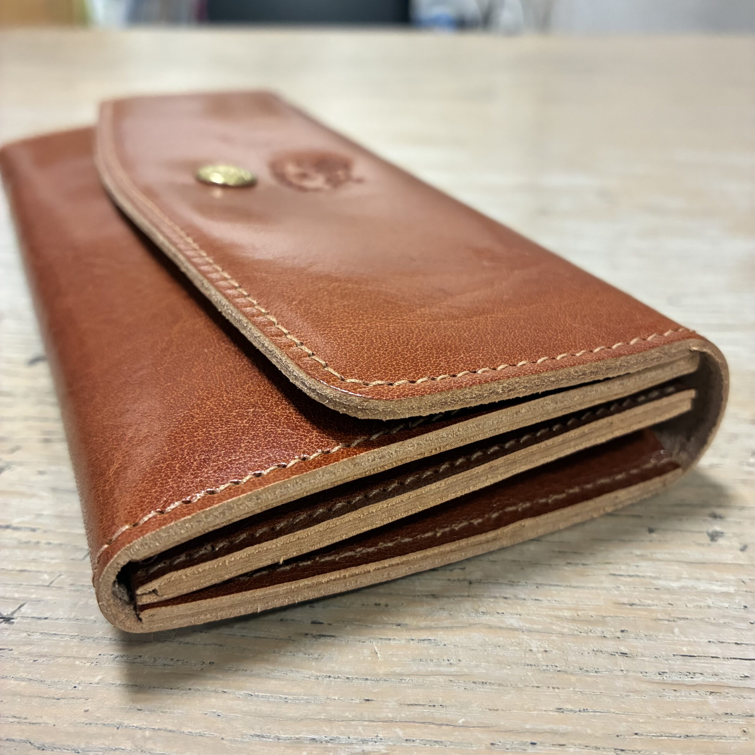 IL BISONTE イルビゾンテ ANTIQUE レザー 長財布【54252309840】 (COL MARRONE MEHARI ブラウン) - 画像 (3)