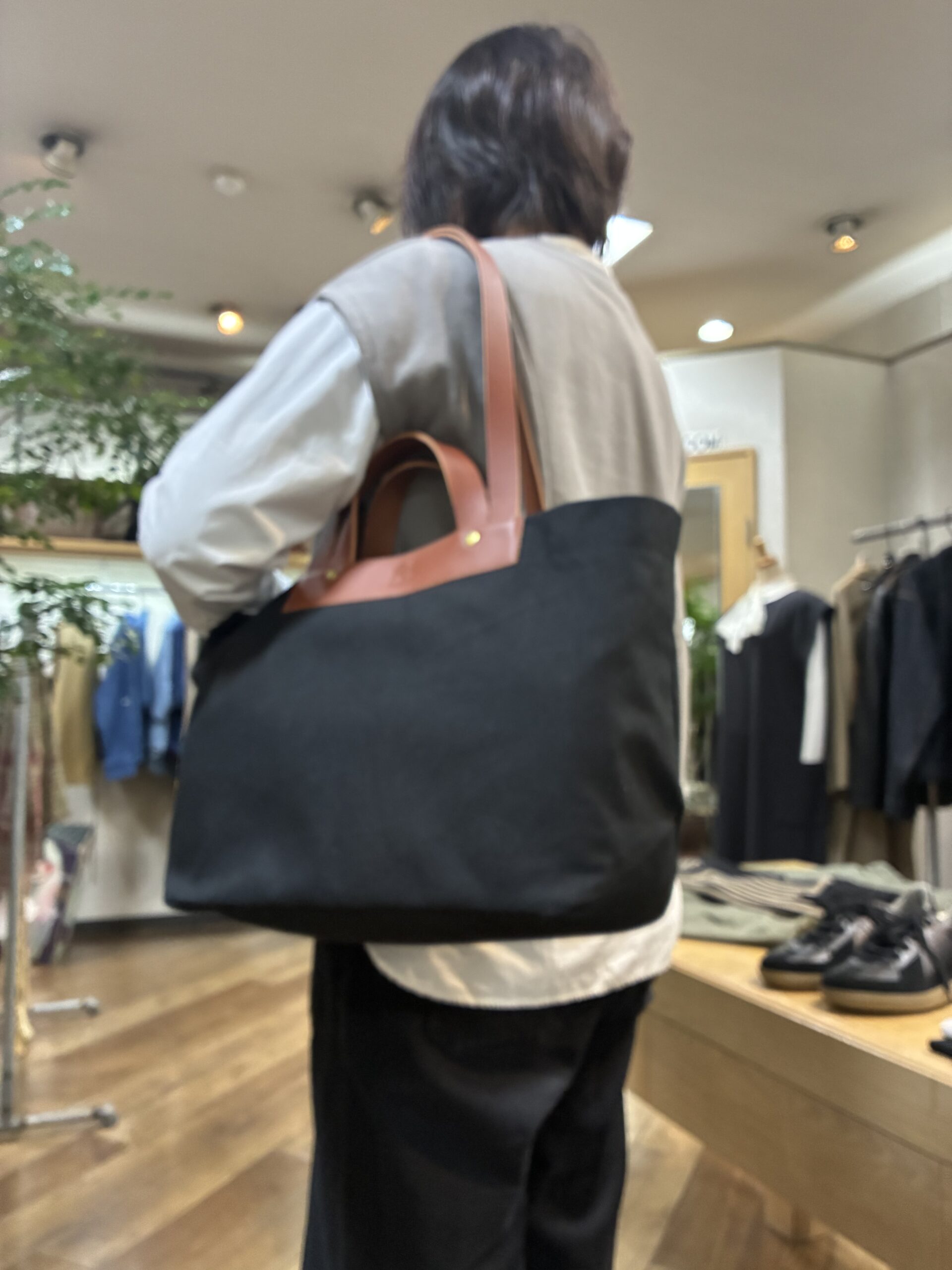 IL BISONTE イルビゾンテ 2Wayトートバッグ【54262305224】 (COLブラック*赤茶 ) - 画像 (8)