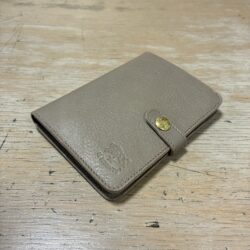 IL BISONTE イルビゾンテ　２つ折り財布【54262305641】　(COL グレー）