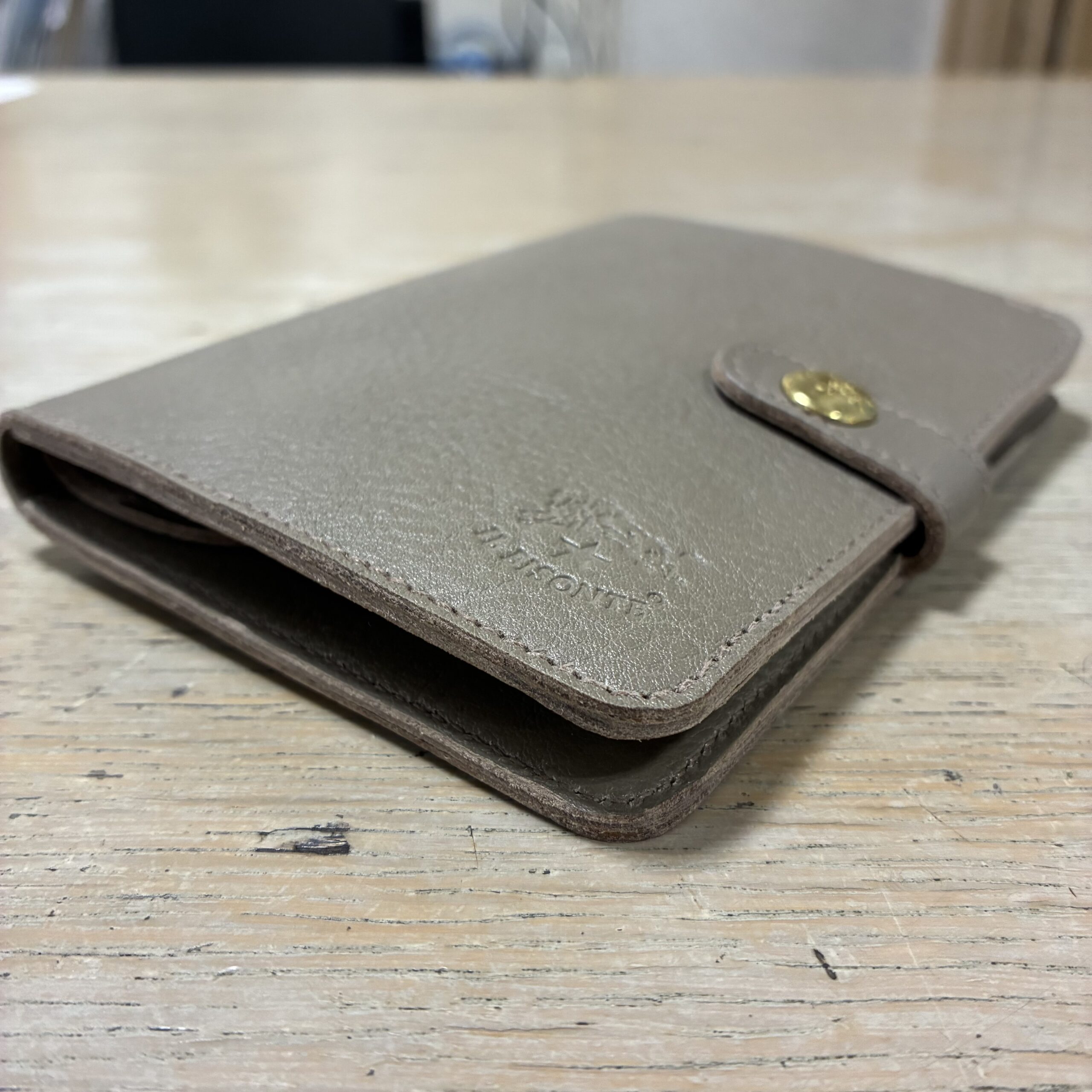 IL BISONTE イルビゾンテ 2つ折り財布【54262305641】 (COL グレー) - 画像 (4)