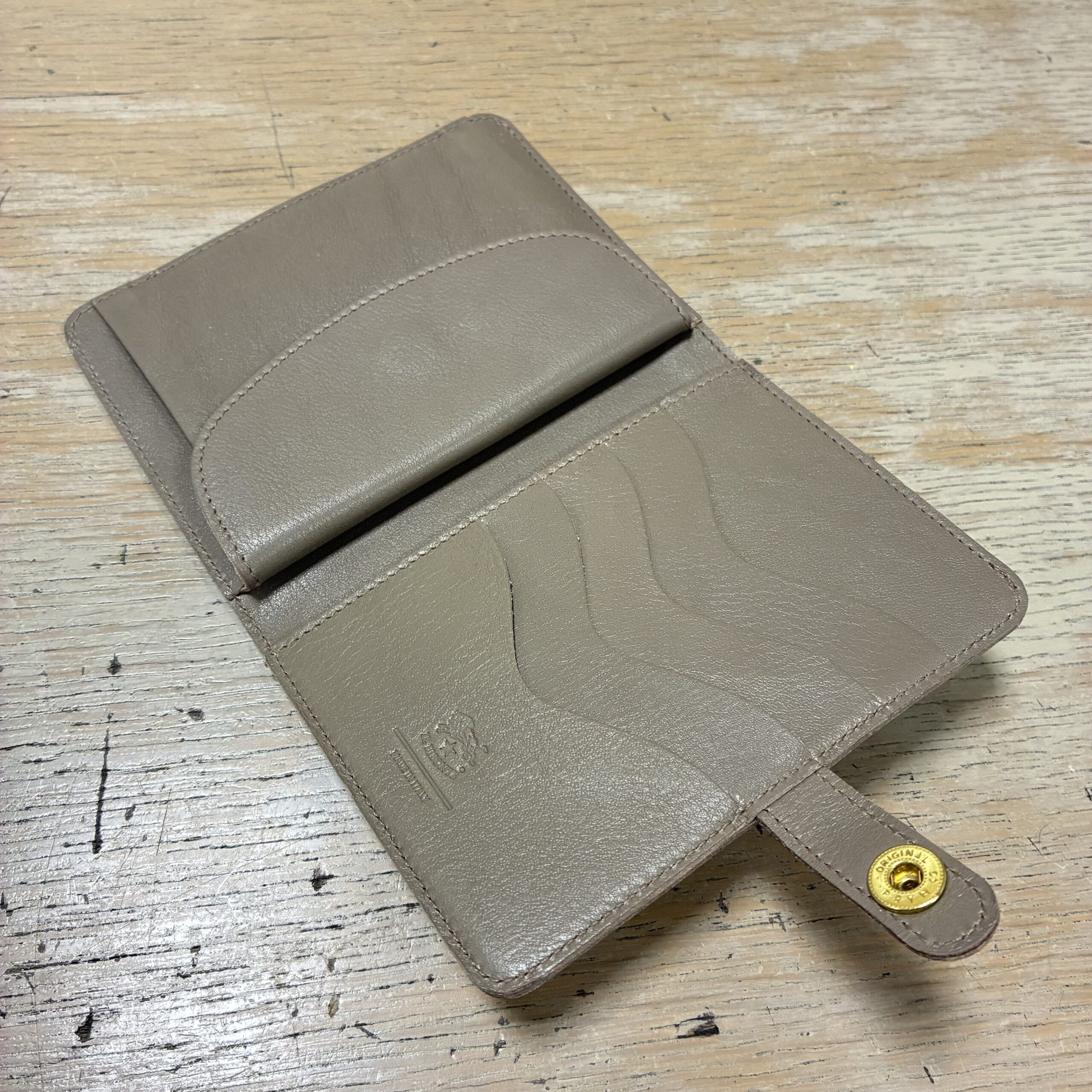 IL BISONTE イルビゾンテ 2つ折り財布【54262305641】 (COL グレー) - 画像 (6)