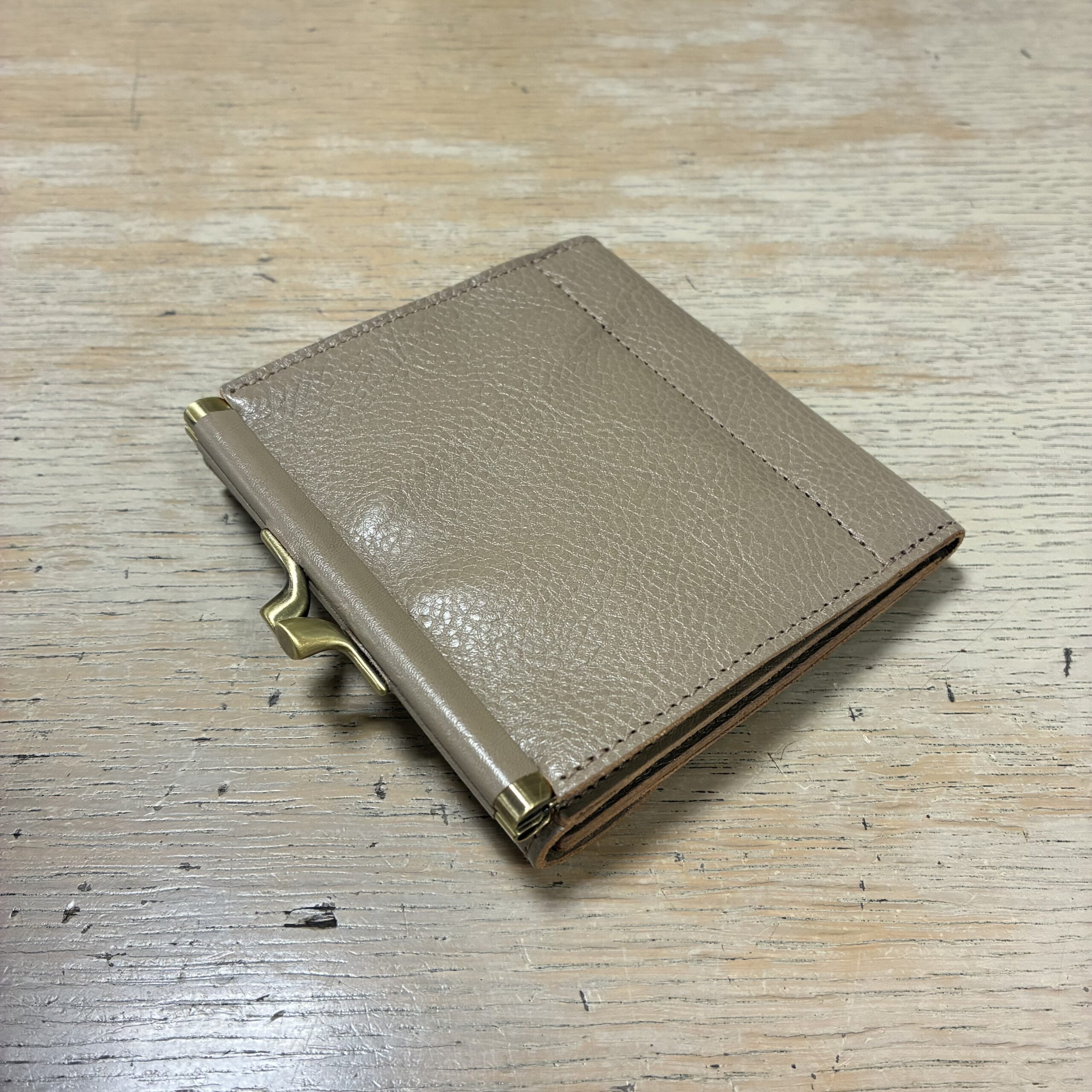 IL BISONTE イルビゾンテ 2つ折りガマ口財布 【411277】(COL グレー) - 画像 (2)