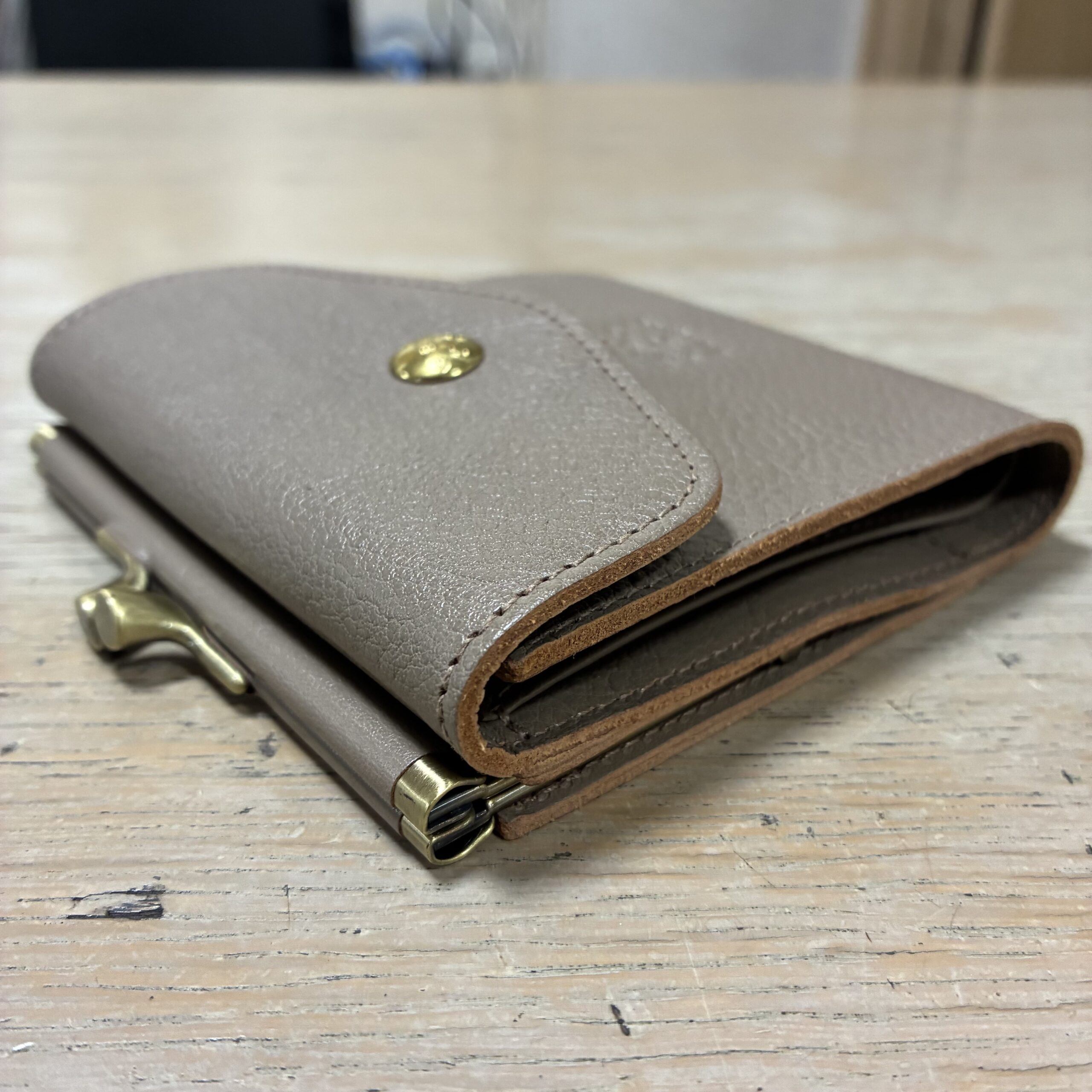 IL BISONTE イルビゾンテ 2つ折りガマ口財布 【411277】(COL グレー) - 画像 (3)