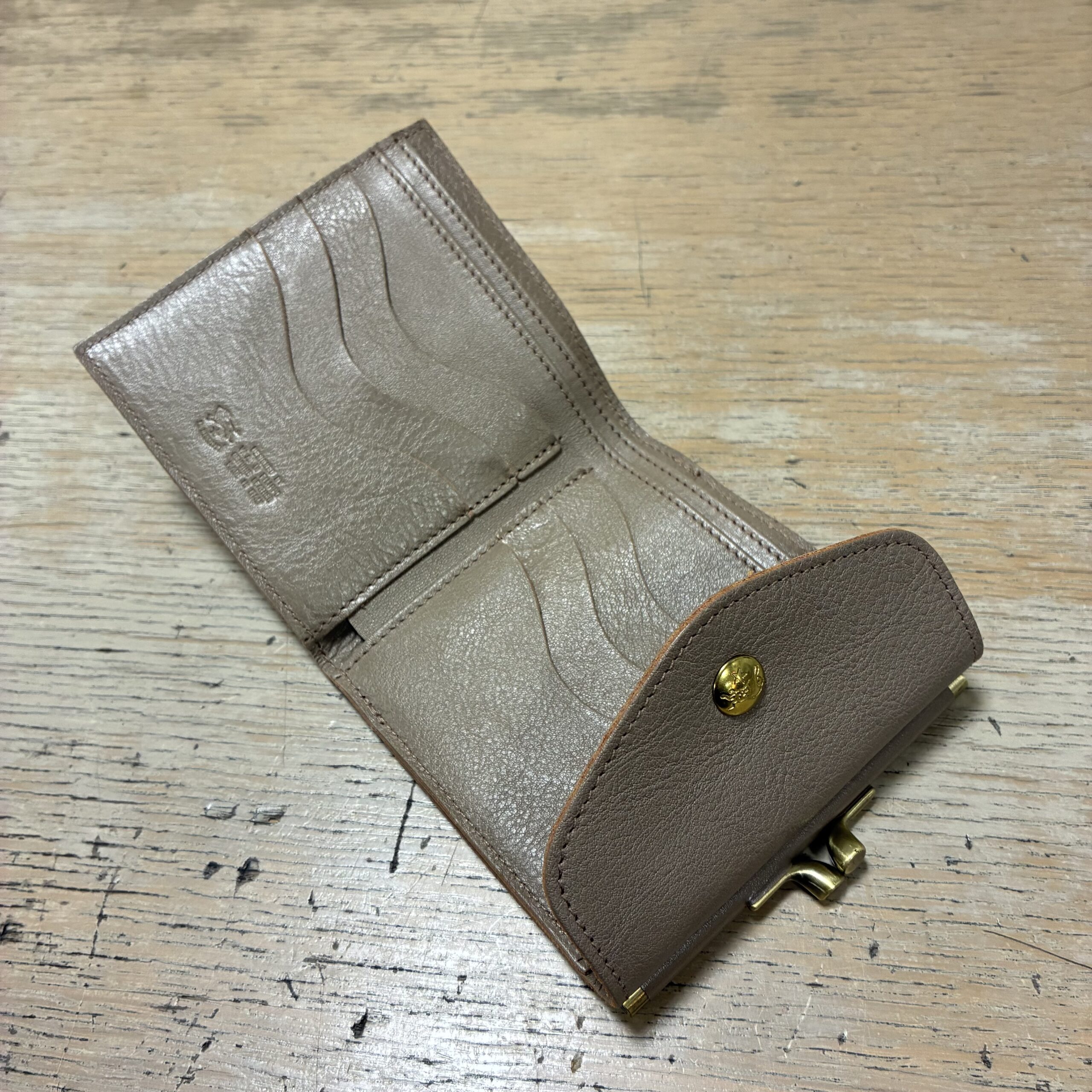 IL BISONTE イルビゾンテ 2つ折りガマ口財布 【411277】(COL グレー) - 画像 (4)