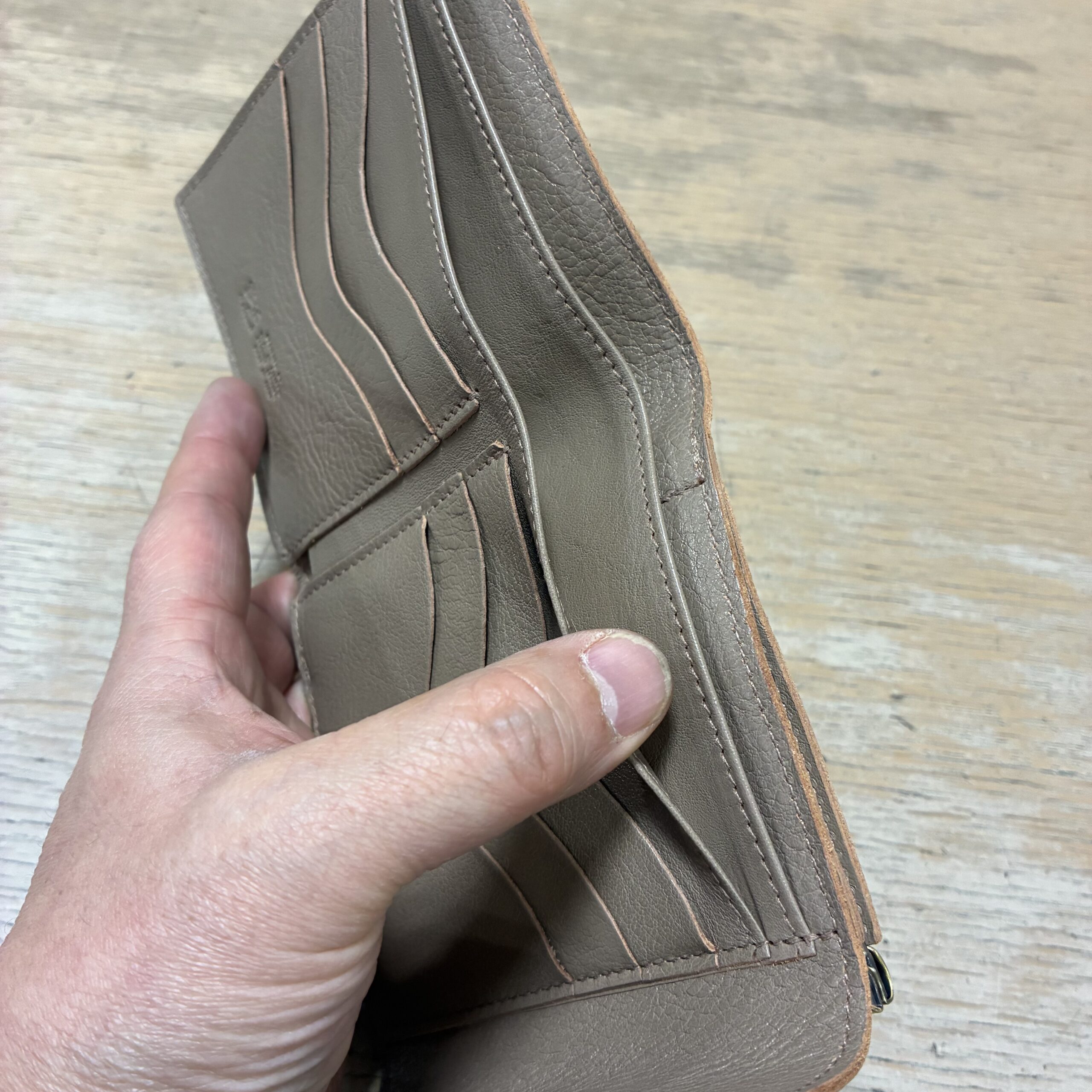 IL BISONTE イルビゾンテ 2つ折りガマ口財布 【411277】(COL グレー) - 画像 (5)