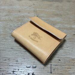 IL BISONTE イルビゾンテ LOGO EMBOSSED LEATHER　財布 【54262310741】（COL ヌメ）